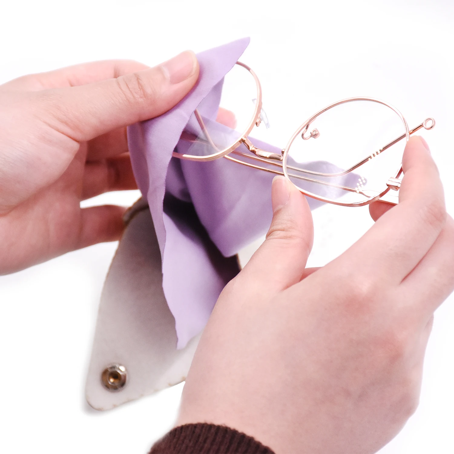 High Quality Fashion PU Case Keychain Glasses Cleaning Cloth Triangle Packing Lens Sunglasses Glasses Cloth Band Customized Logo